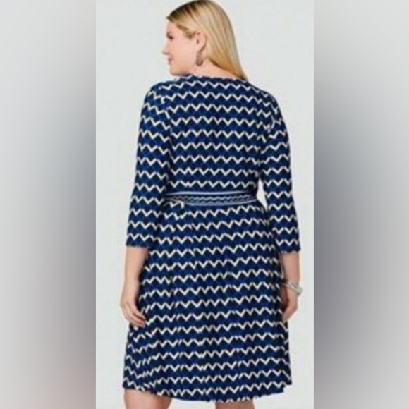 ROZ & ALI 🖤💙CHEVRON PRINT💙🖤 WRAP DRESS SIZE EXTRA LARGE 🌟EUC🌟 - Picture 4 of 13